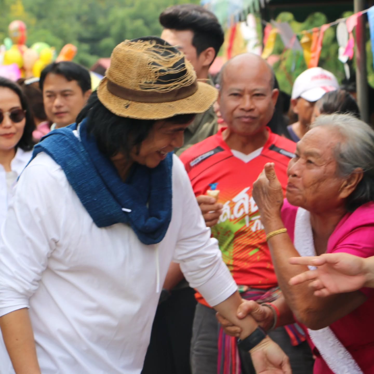 สลา คุณวุฒิ
