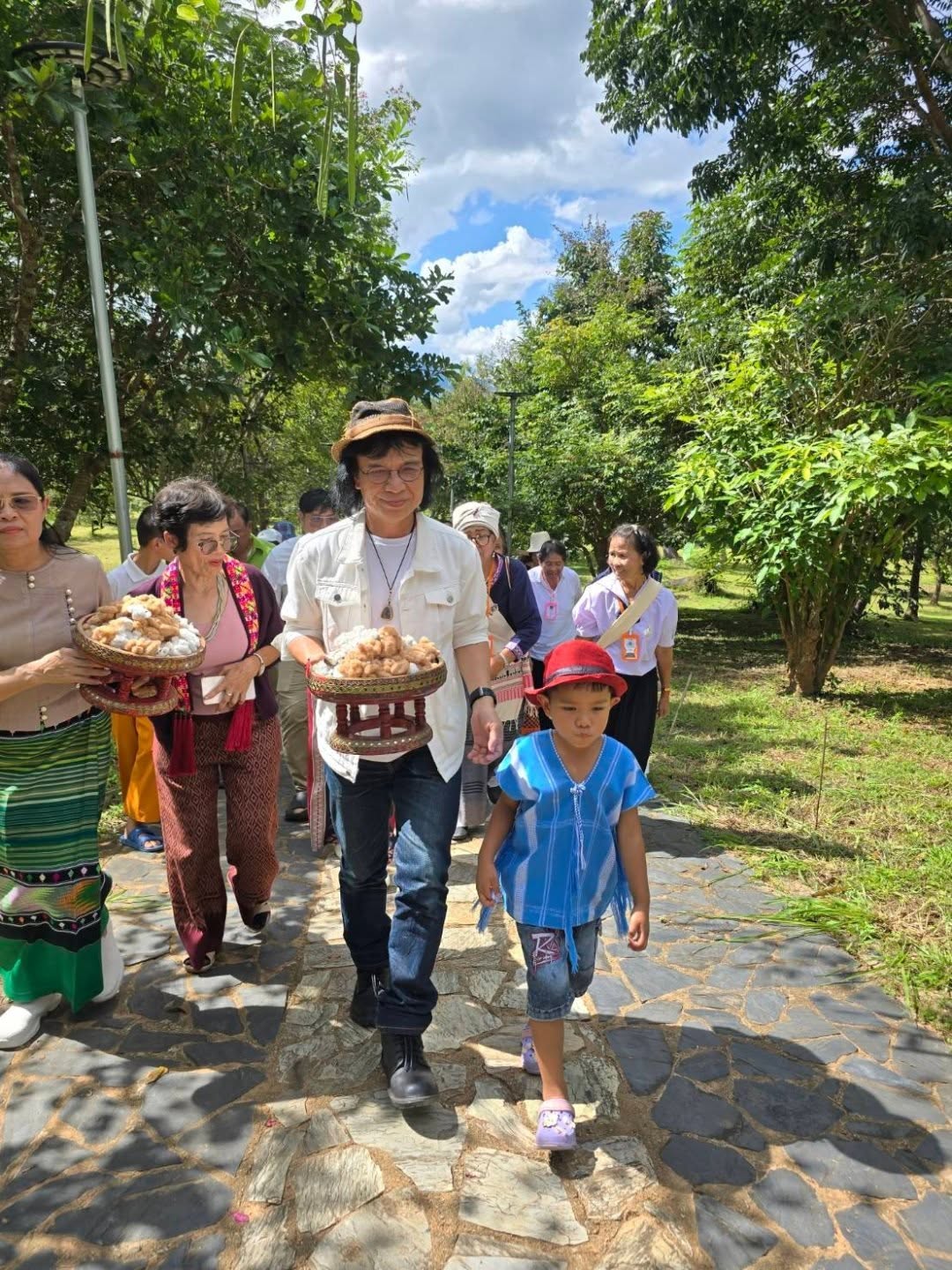 สลา คุณวุฒิ