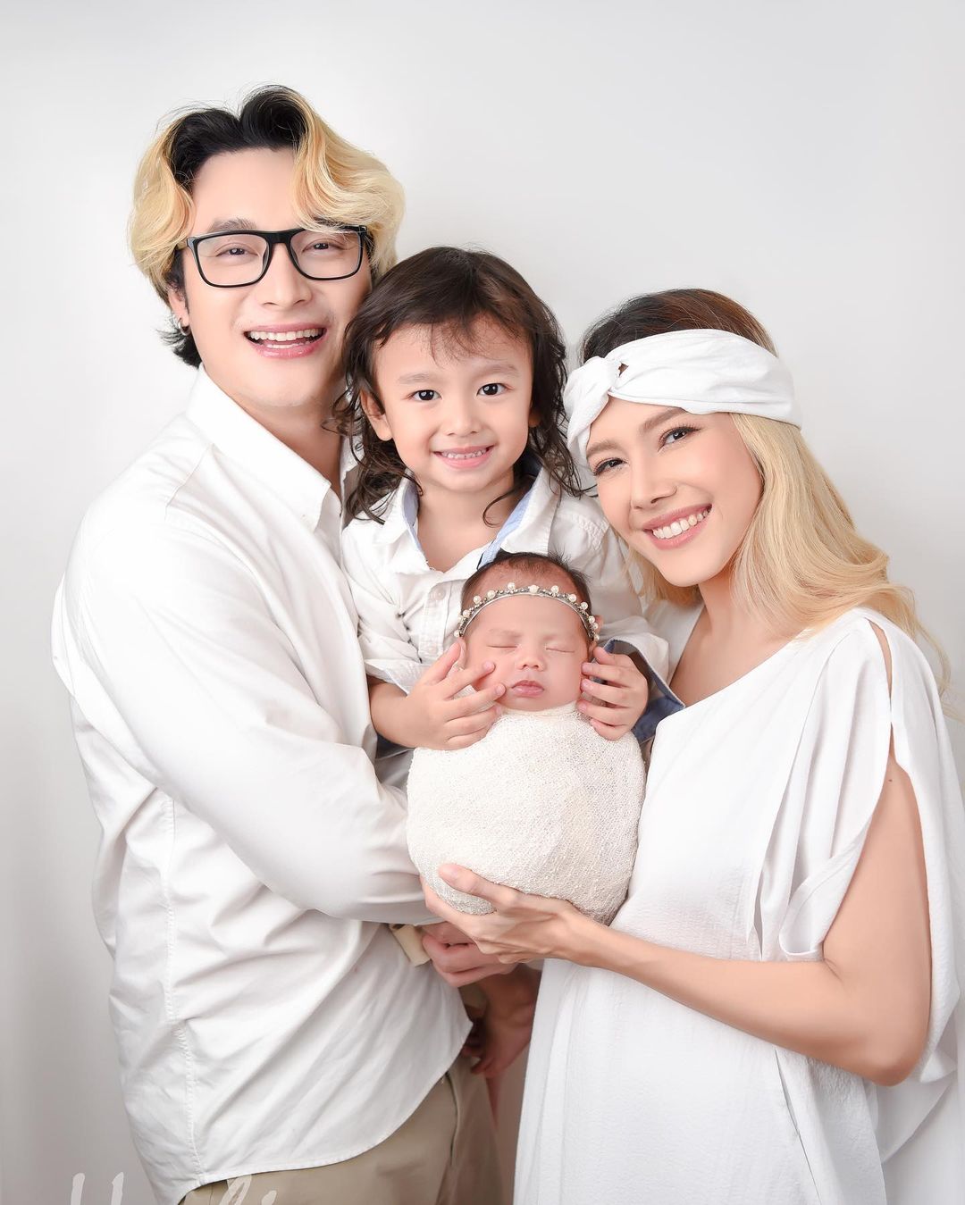 แนท - ณัฐชา นวลแจ่ม