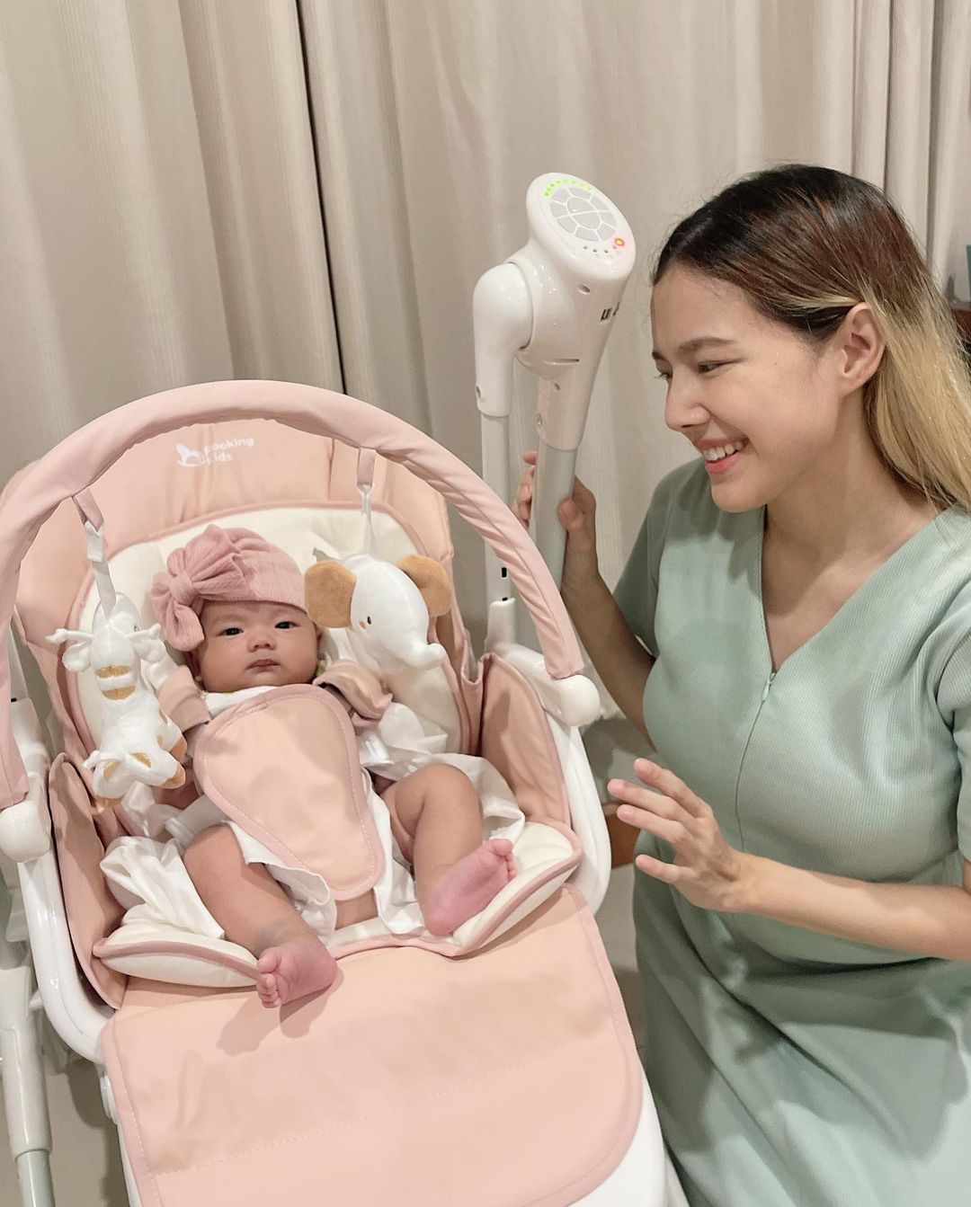 แนท - ณัฐชา นวลแจ่ม