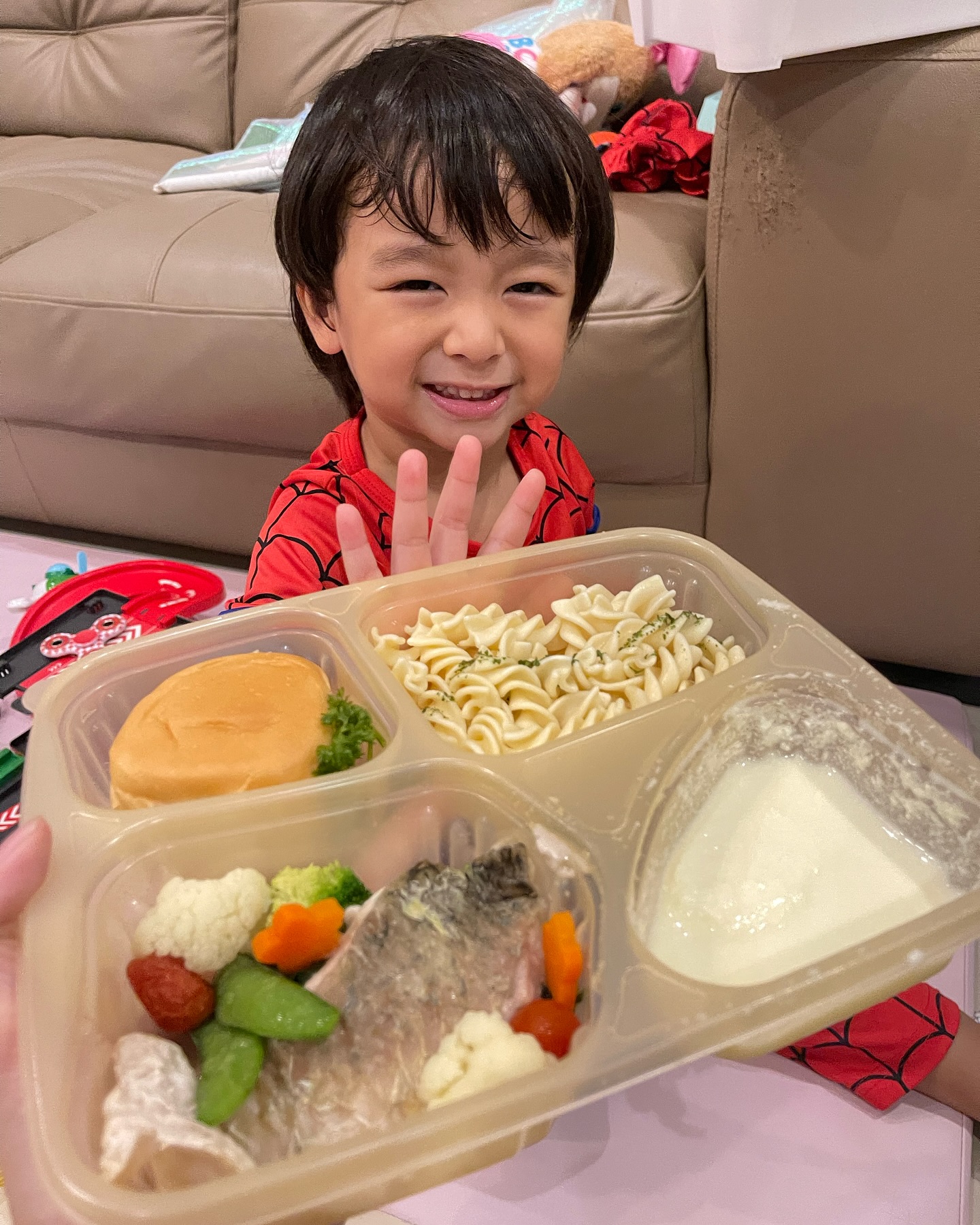 แนท - ณัฐชา นวลแจ่ม