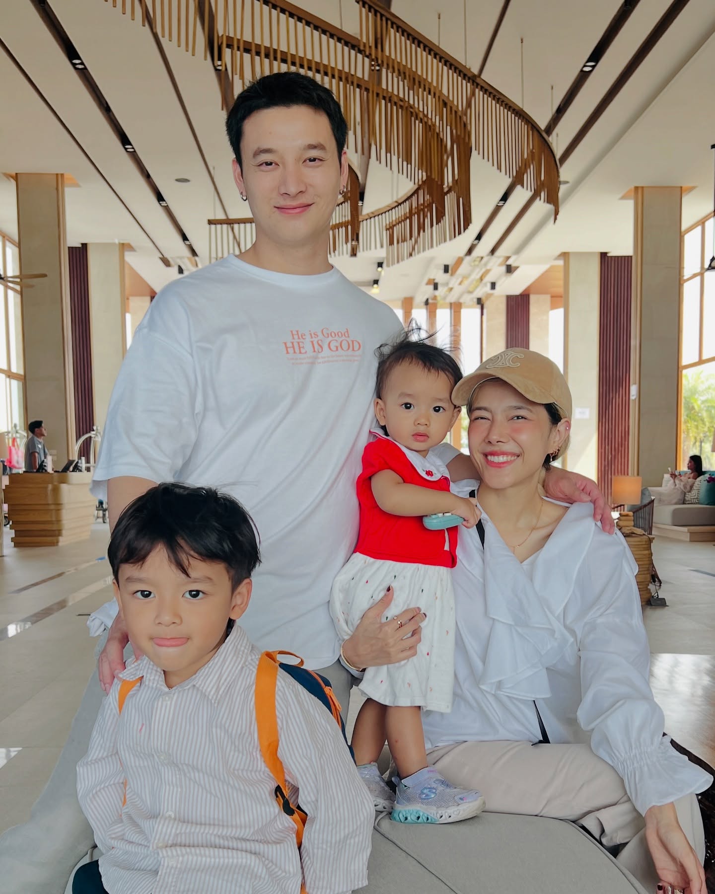 แนท - ณัฐชา นวลแจ่ม