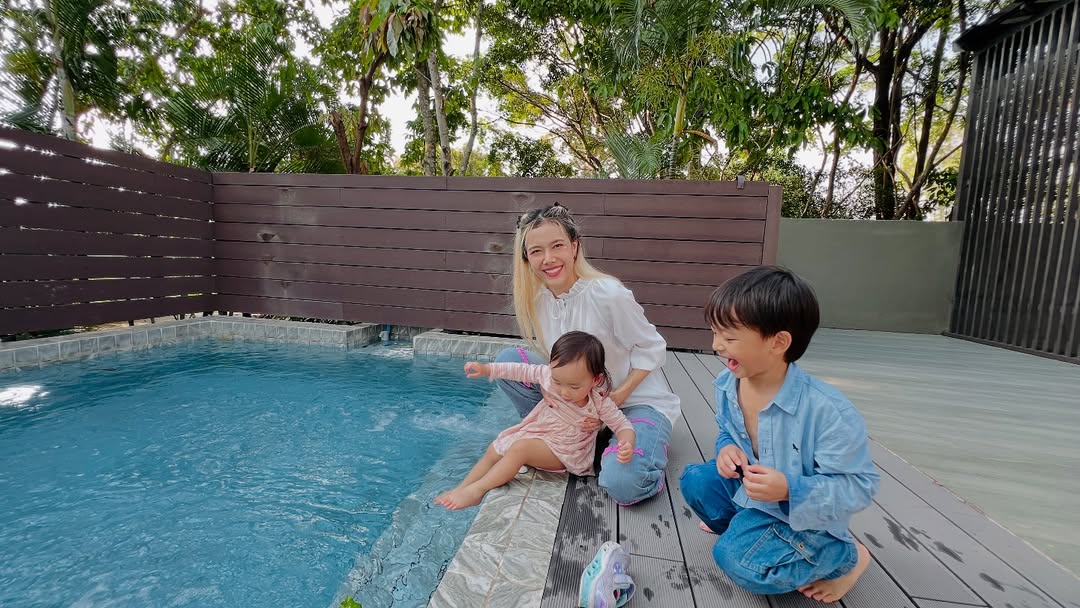 แนท - ณัฐชา นวลแจ่ม