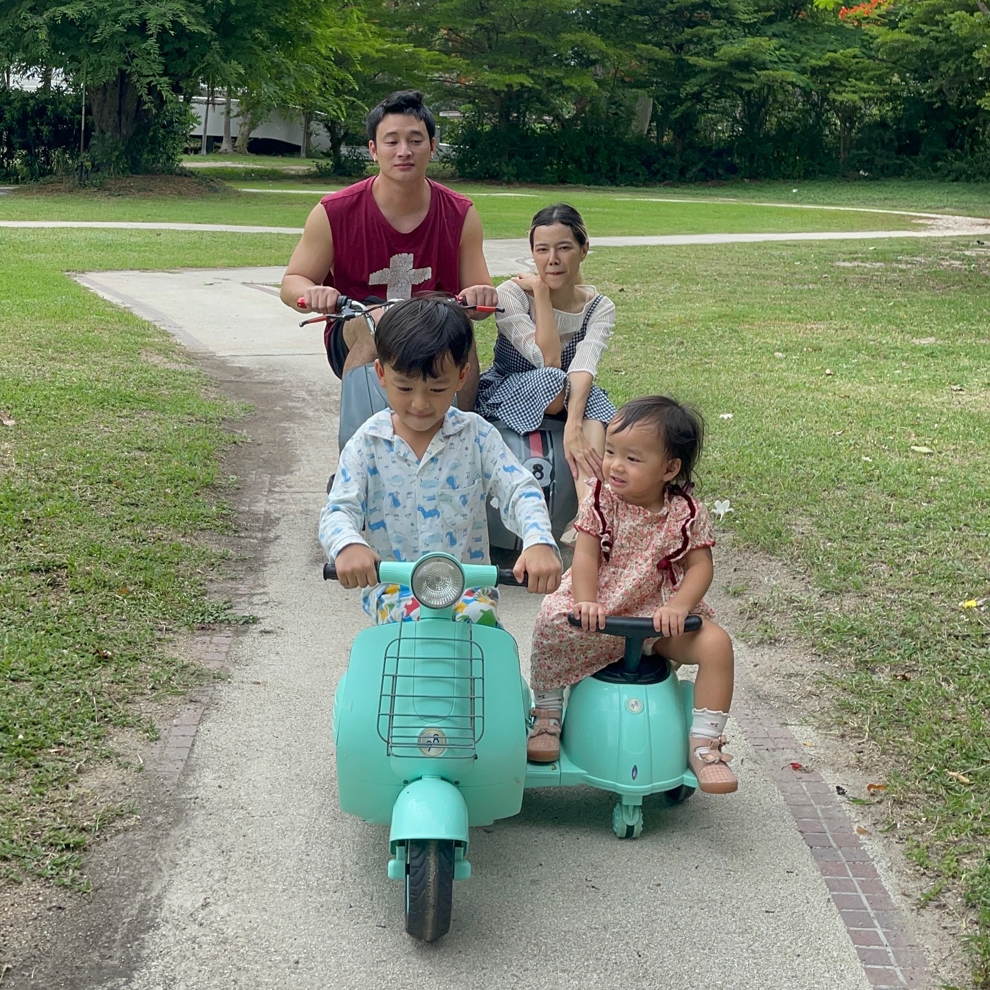 แนท - ณัฐชา นวลแจ่ม