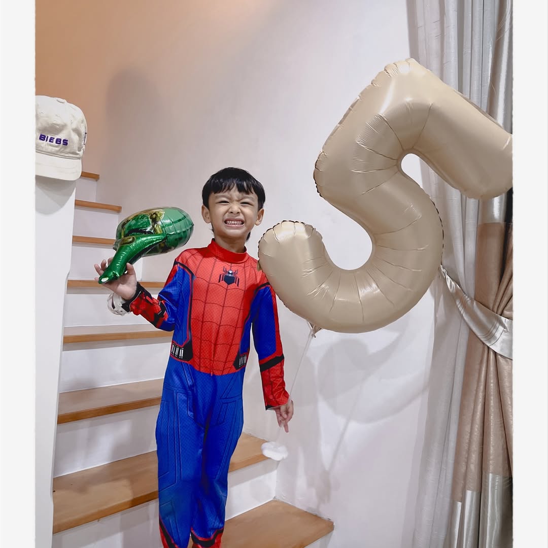 แนท - ณัฐชา นวลแจ่ม