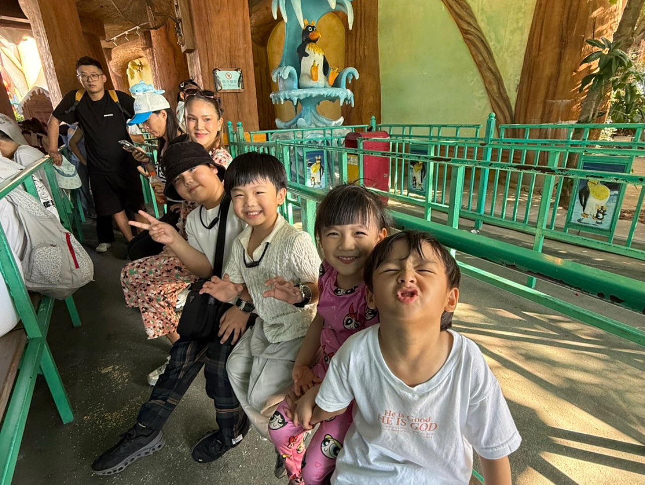 แนท - ณัฐชา นวลแจ่ม