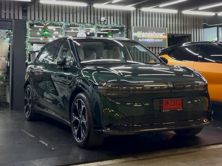 แนท - ณัฐชา นวลแจ่ม