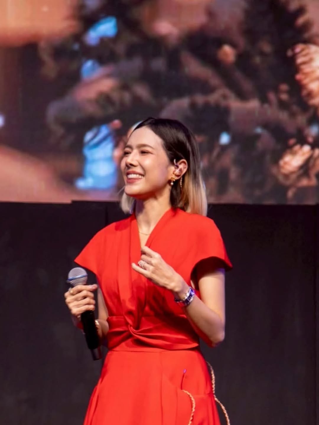 แนท - ณัฐชา นวลแจ่ม