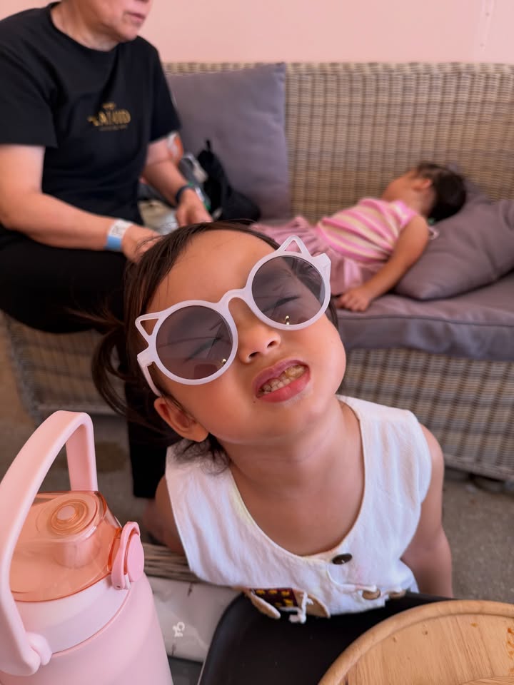 แนท - ณัฐชา นวลแจ่ม