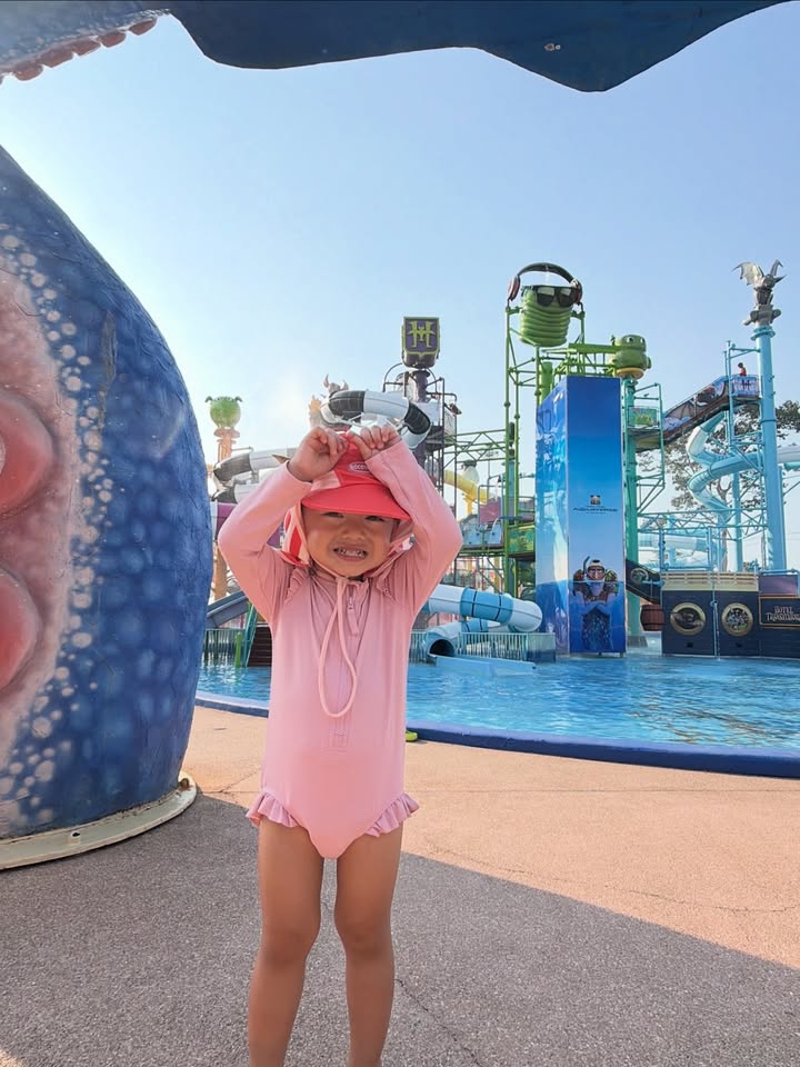 แนท - ณัฐชา นวลแจ่ม