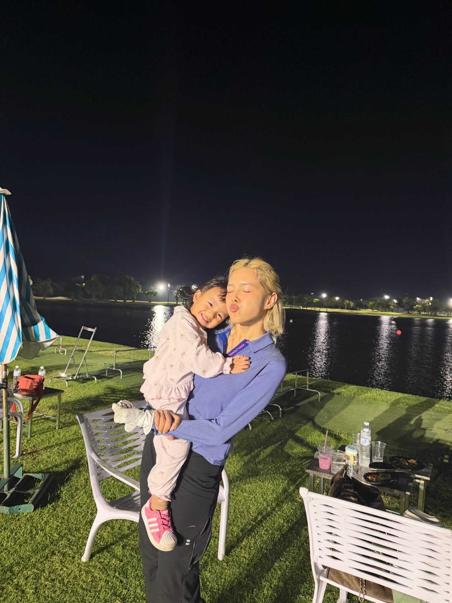 แนท - ณัฐชา นวลแจ่ม