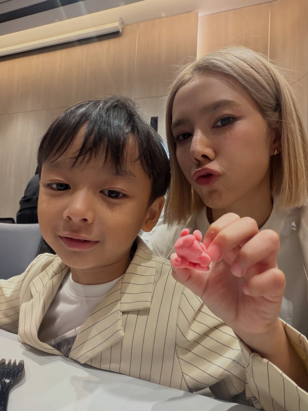 แนท - ณัฐชา นวลแจ่ม