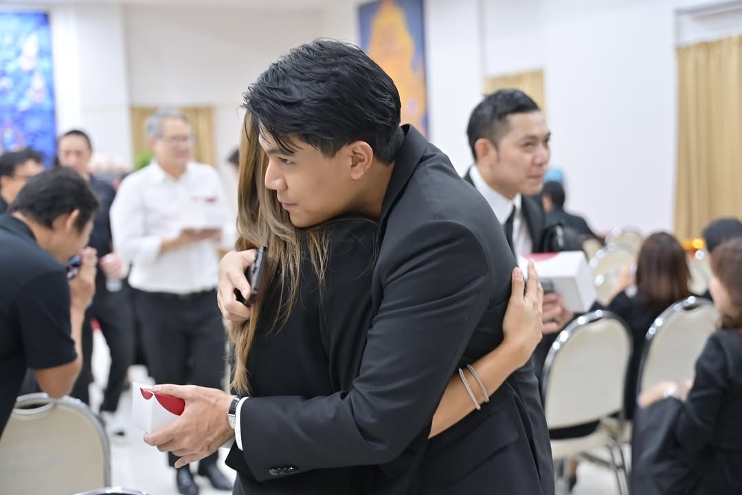 กิ๊ฟซ่า - ปิยา พงศ์กุลภา
