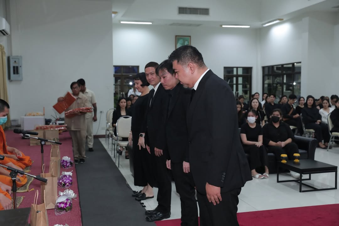 กิ๊ฟซ่า - ปิยา พงศ์กุลภา