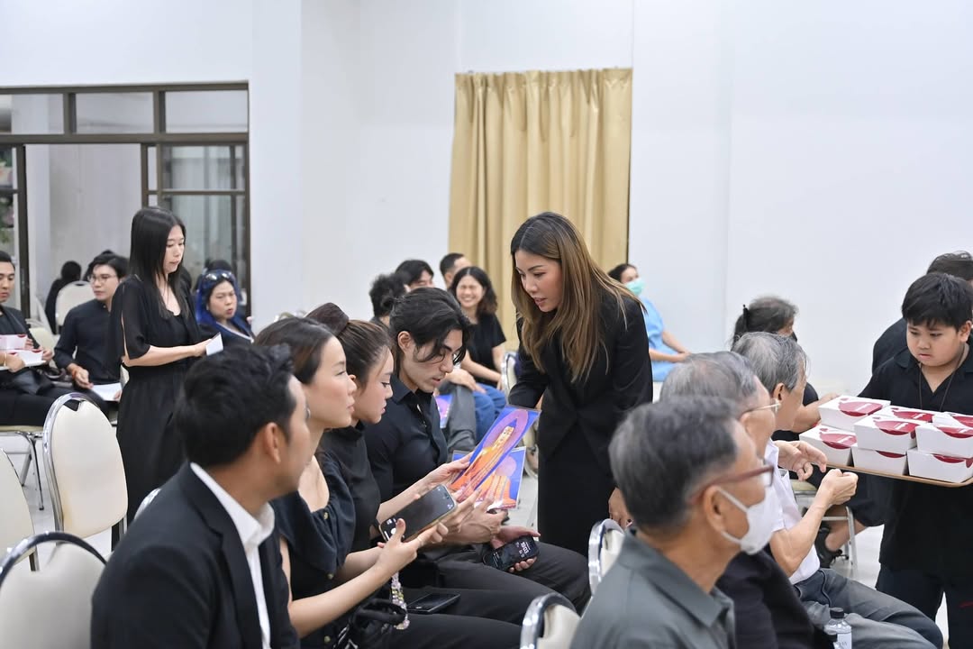 กิ๊ฟซ่า - ปิยา พงศ์กุลภา