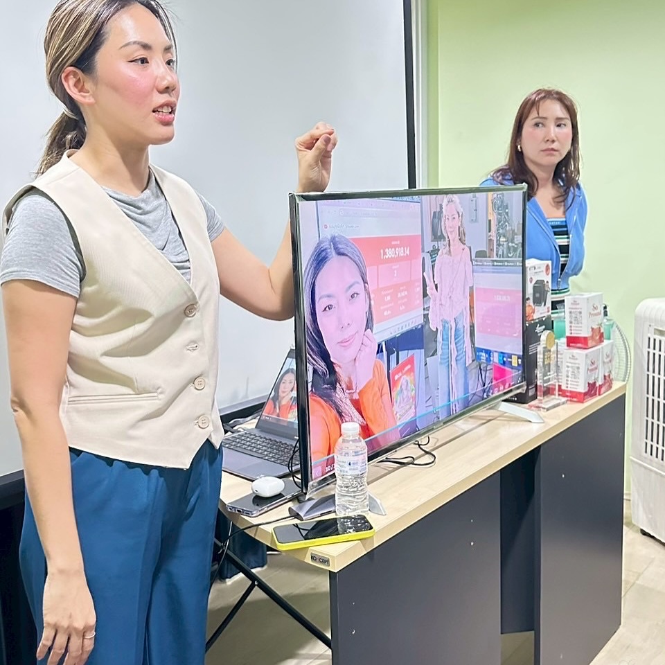 กิ๊ฟซ่า - ปิยา พงศ์กุลภา