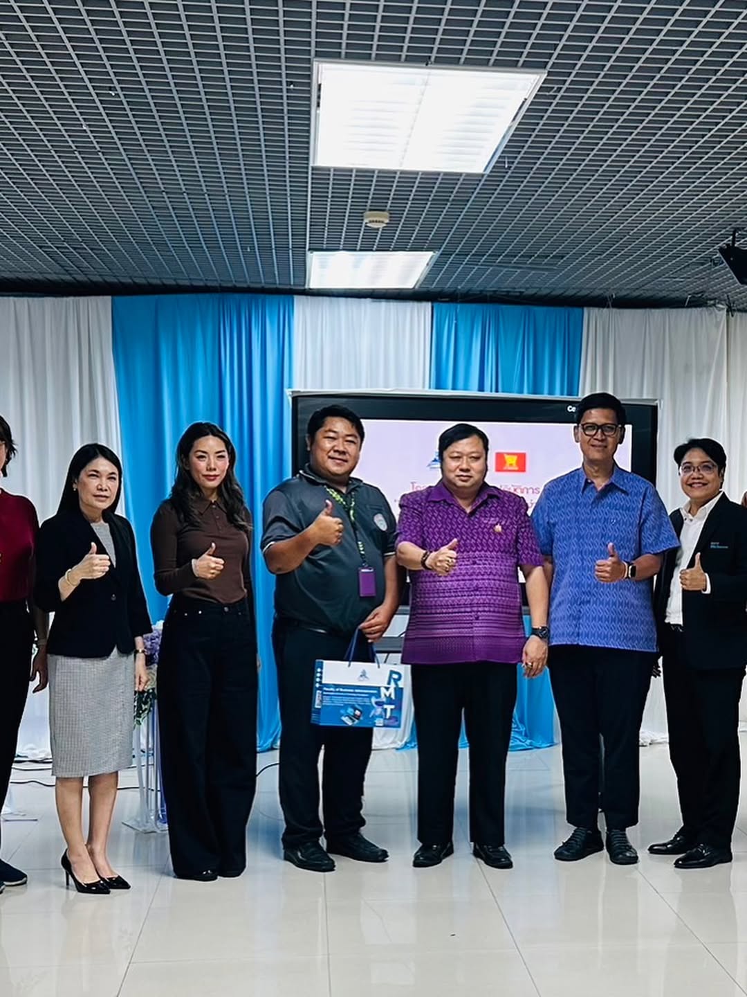 กิ๊ฟซ่า - ปิยา พงศ์กุลภา