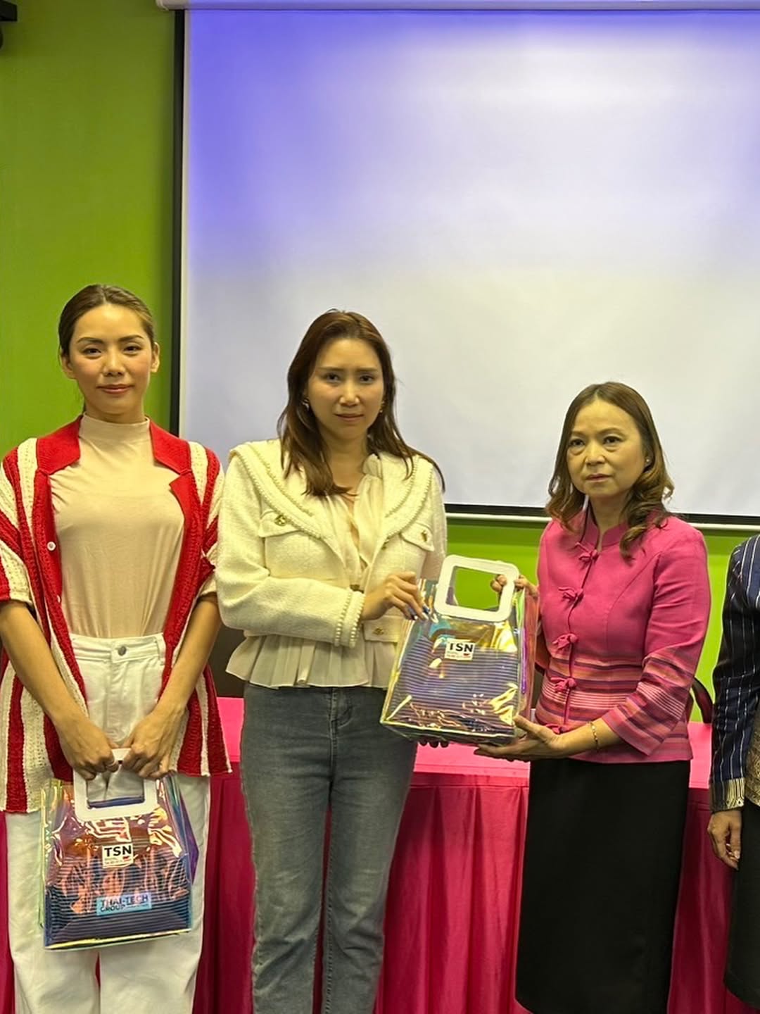 กิ๊ฟซ่า - ปิยา พงศ์กุลภา