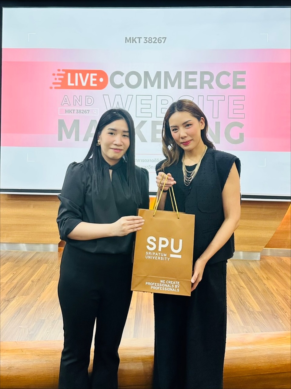 กิ๊ฟซ่า - ปิยา พงศ์กุลภา