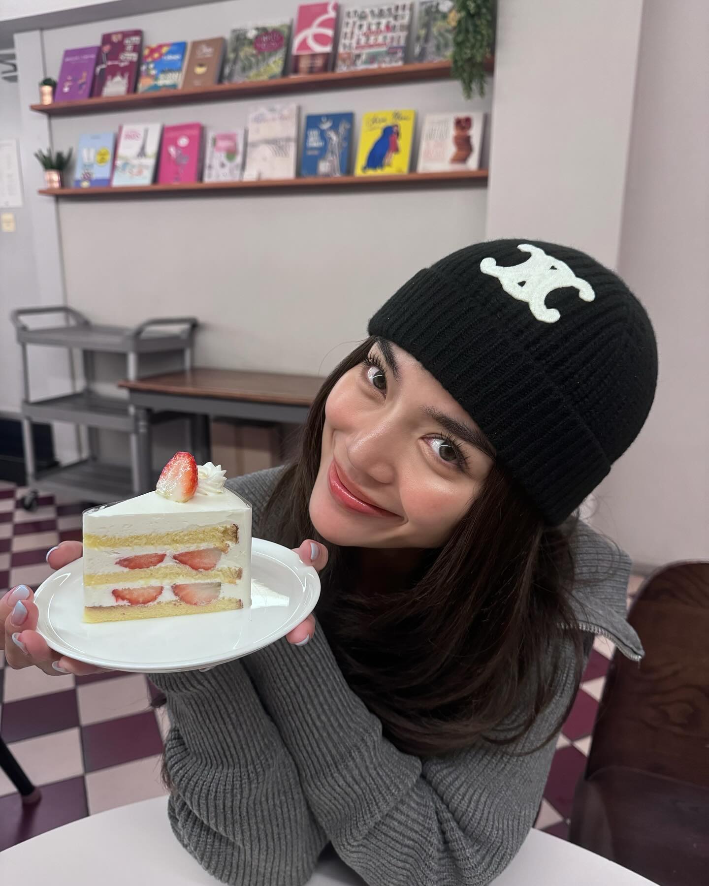 ปราง - กัญญ์ณรัณ วงศ์ขจรไกล