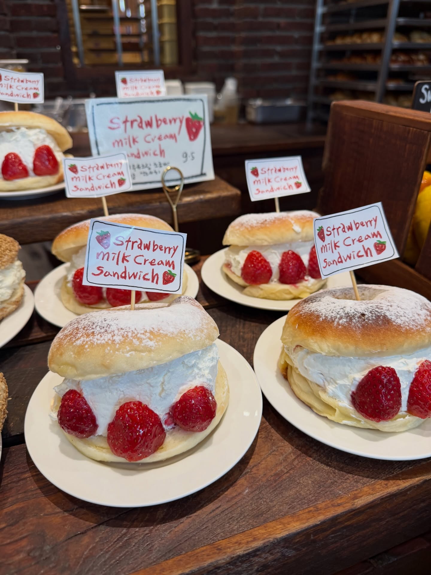 ปราง - กัญญ์ณรัณ วงศ์ขจรไกล