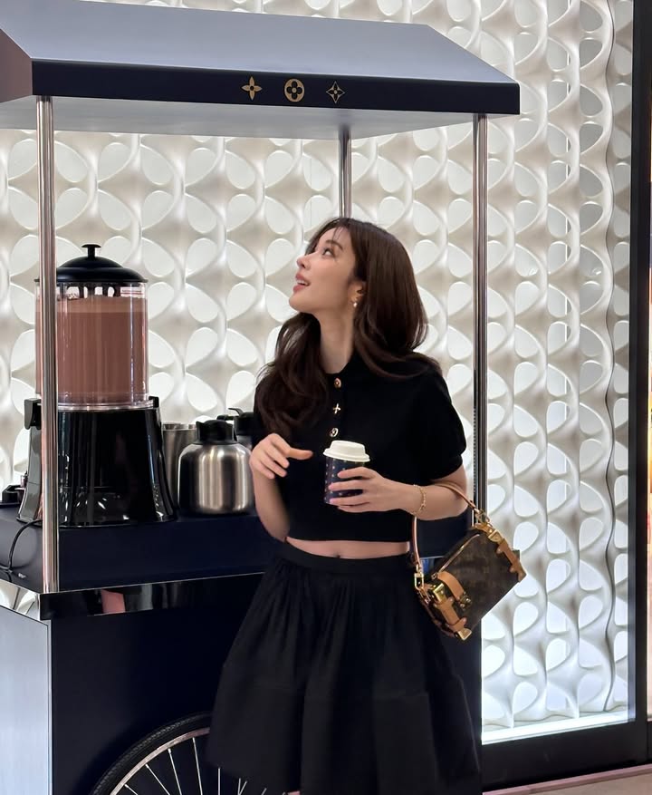 เก้า - สุภัสสรา ธนชาต