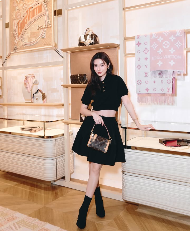 เก้า - สุภัสสรา ธนชาต