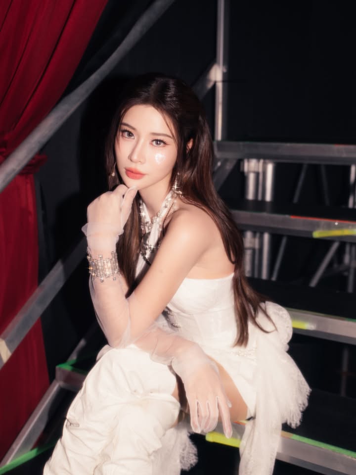 เก้า - สุภัสสรา ธนชาต