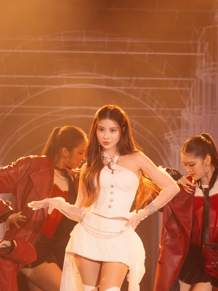 เก้า - สุภัสสรา ธนชาต