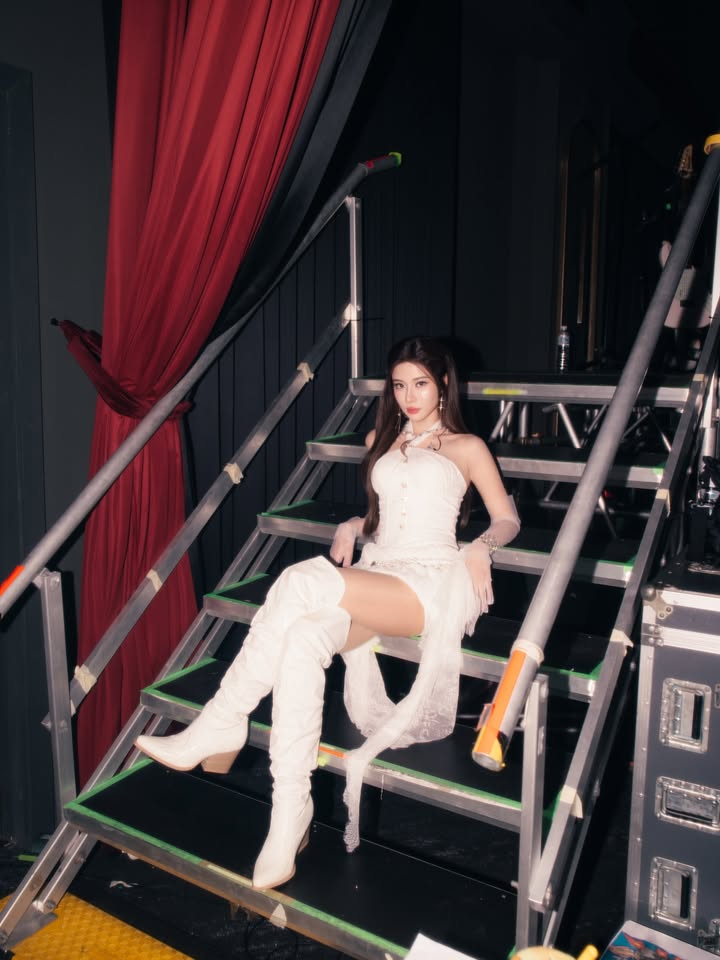 เก้า - สุภัสสรา ธนชาต