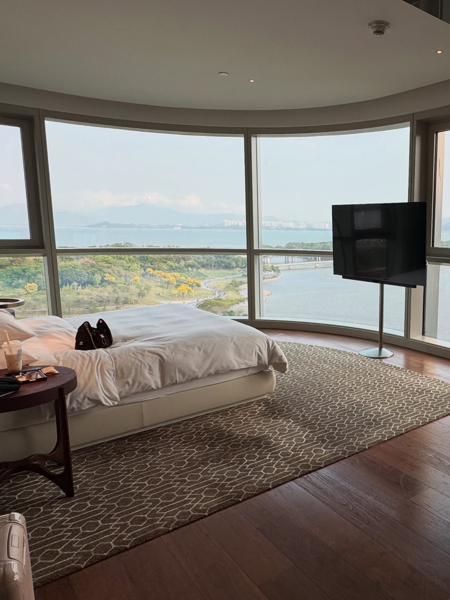 เก้า - สุภัสสรา ธนชาต