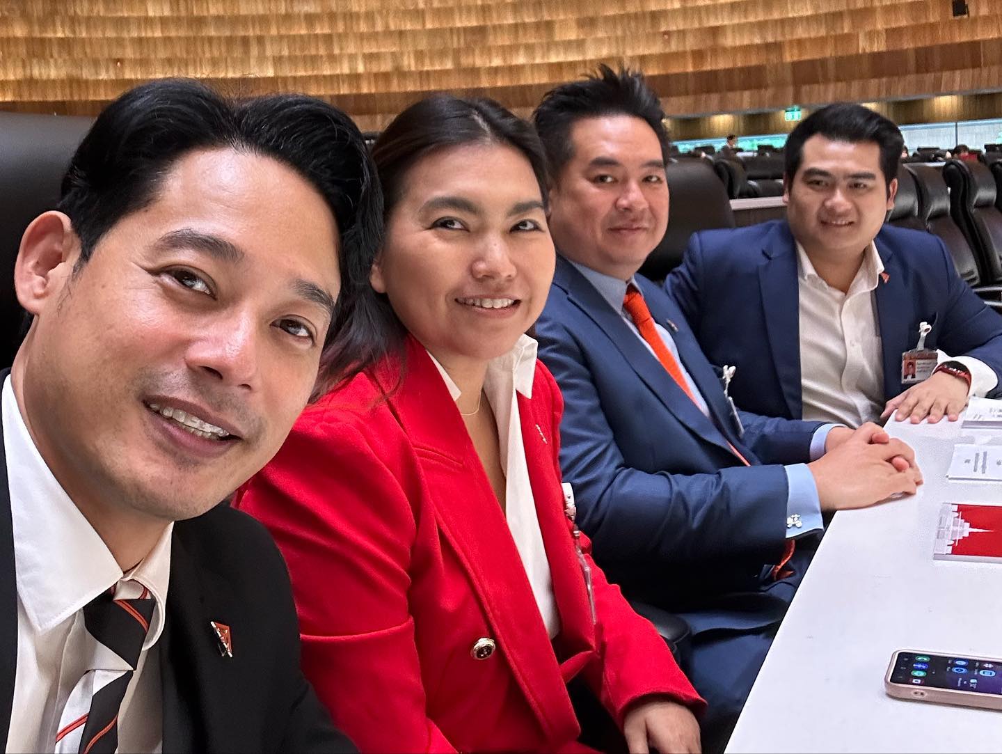 เพชร - กรุณพล เทียนสุวรรณ