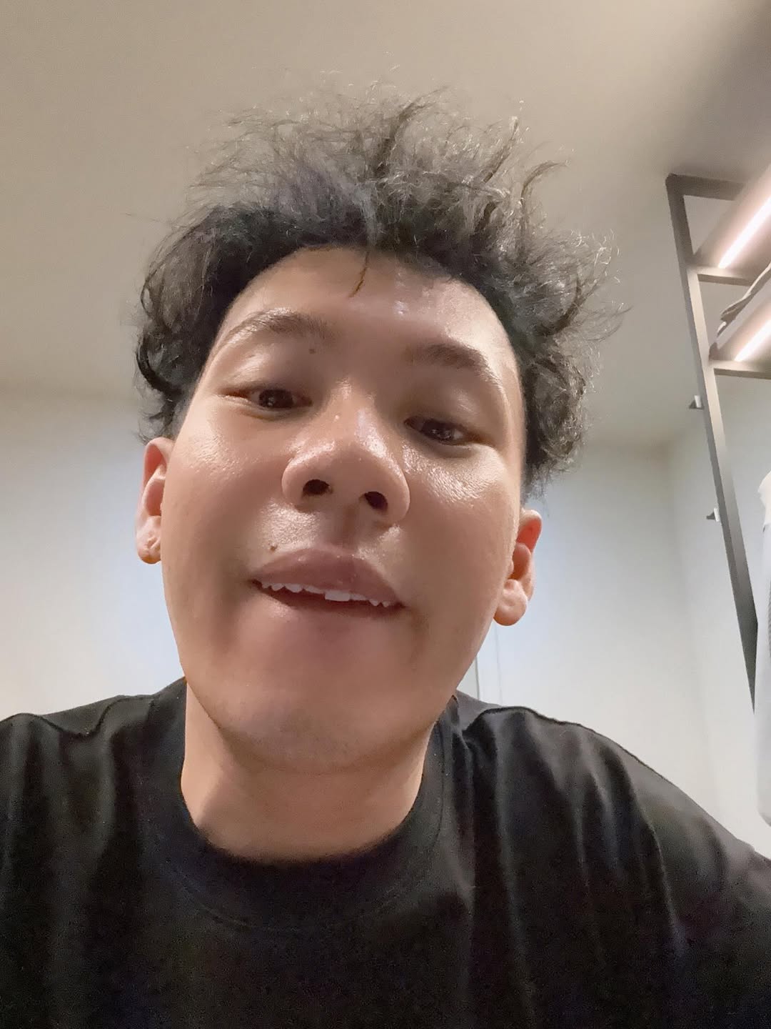 ตั้ม - วราวุธ โพธิ์ยิ้ม