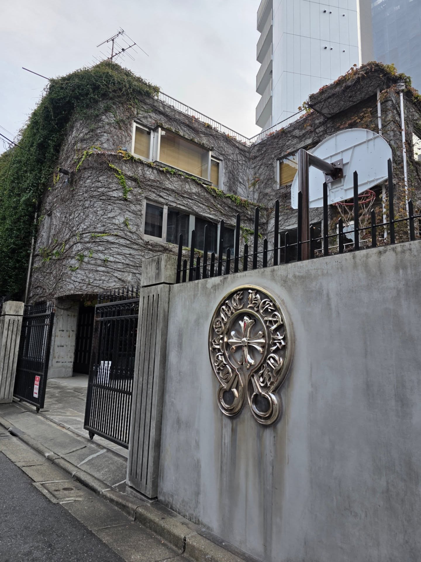 ตั้ม - วราวุธ โพธิ์ยิ้ม