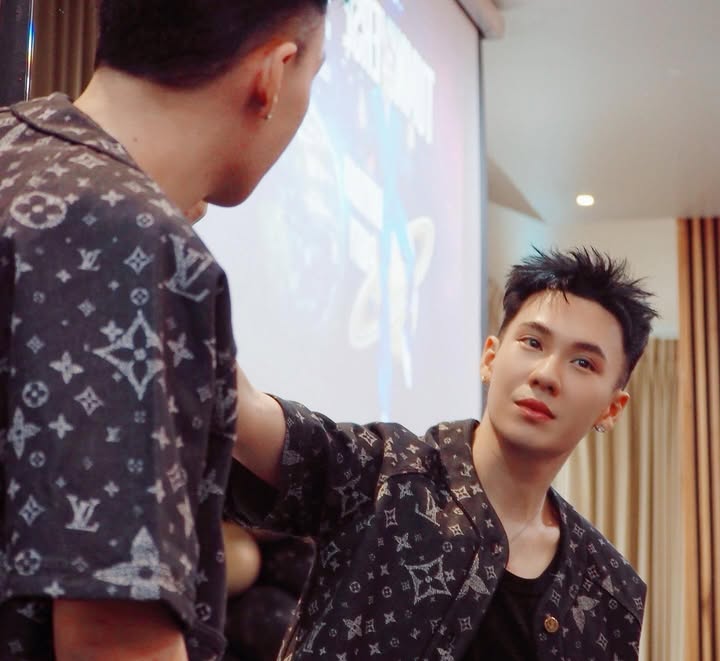 ตั้ม - วราวุธ โพธิ์ยิ้ม