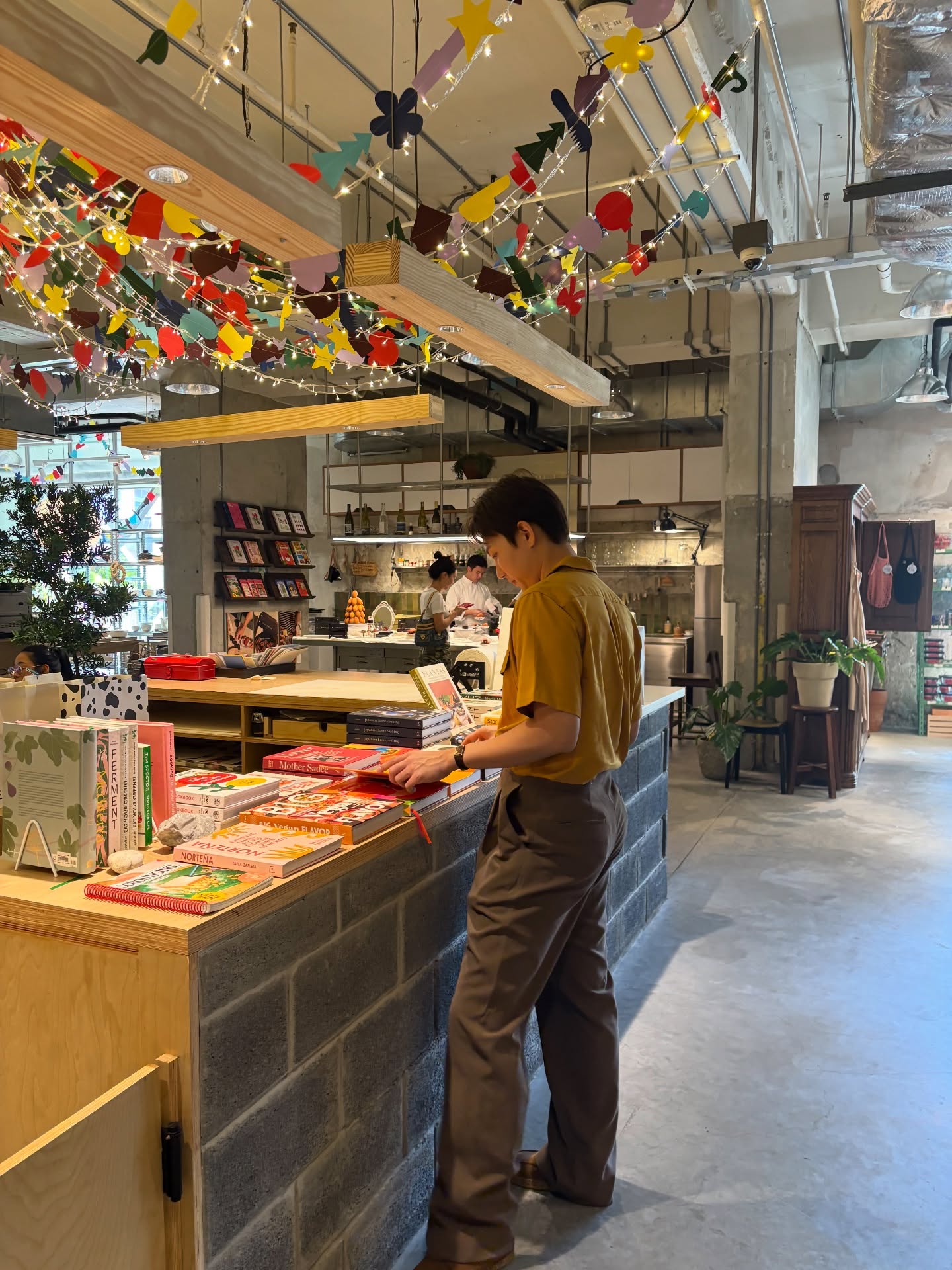 กัปตัน - ชลธร คงยิ่งยง