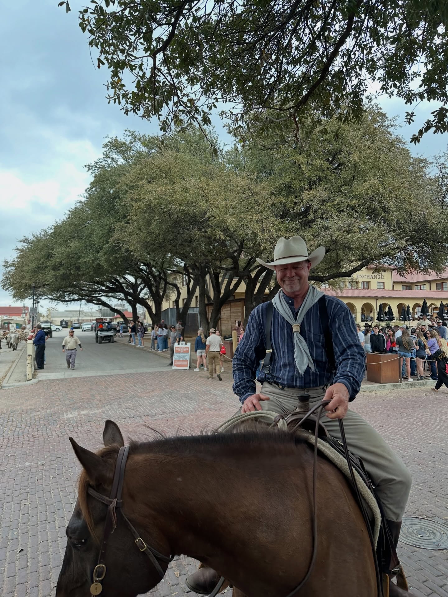 กัปตัน - ชลธร คงยิ่งยง