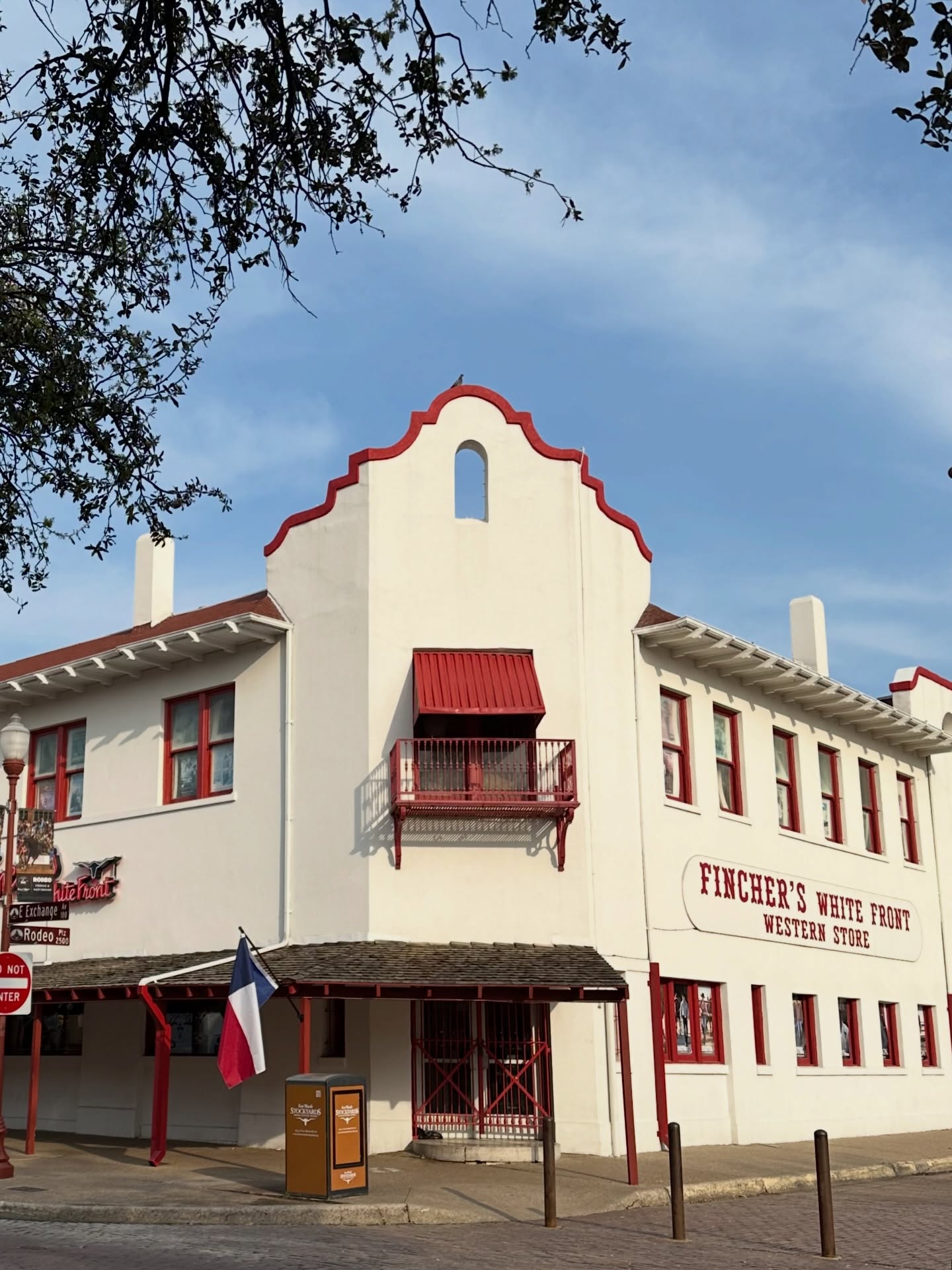 กัปตัน - ชลธร คงยิ่งยง