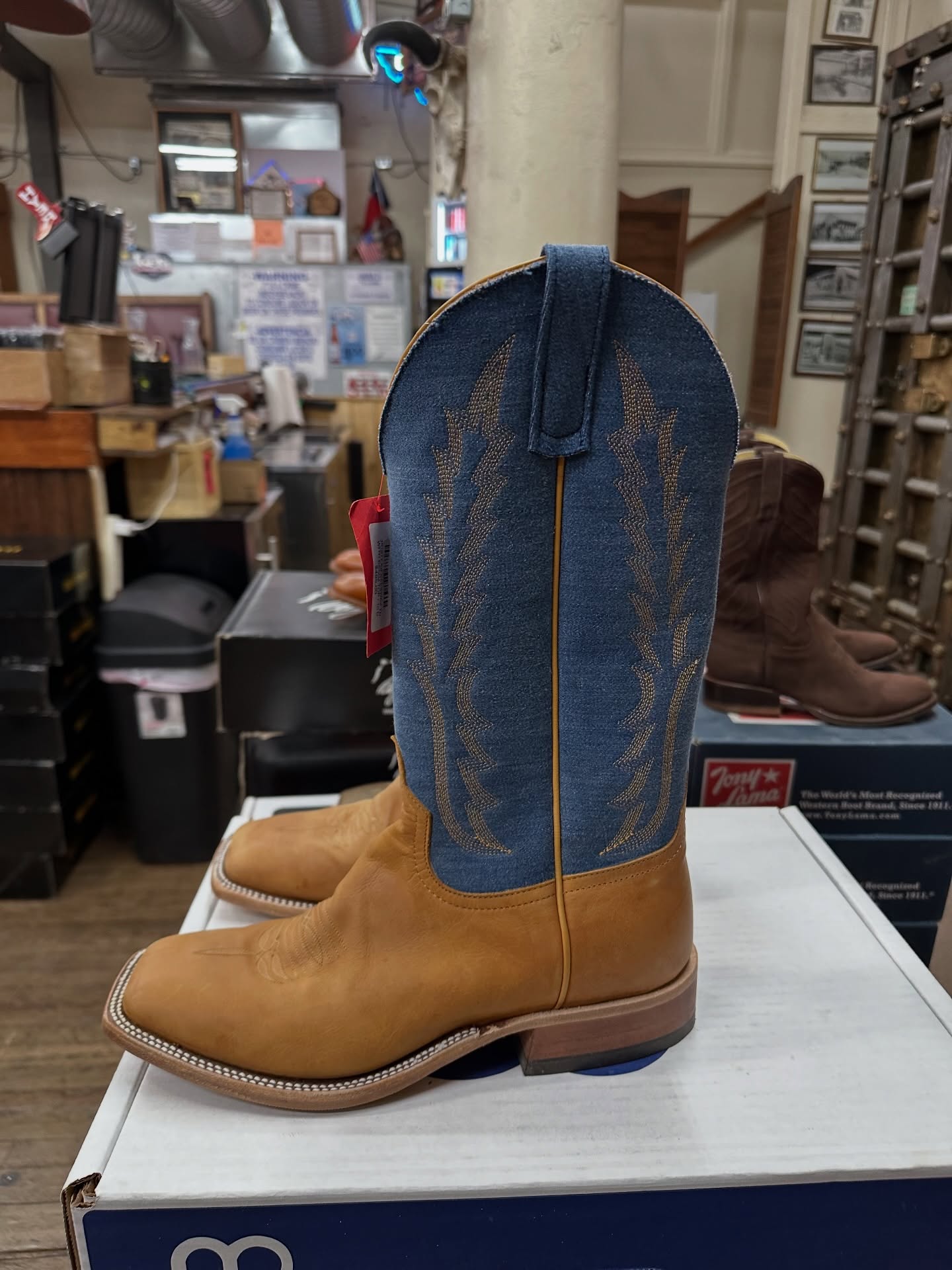 กัปตัน - ชลธร คงยิ่งยง