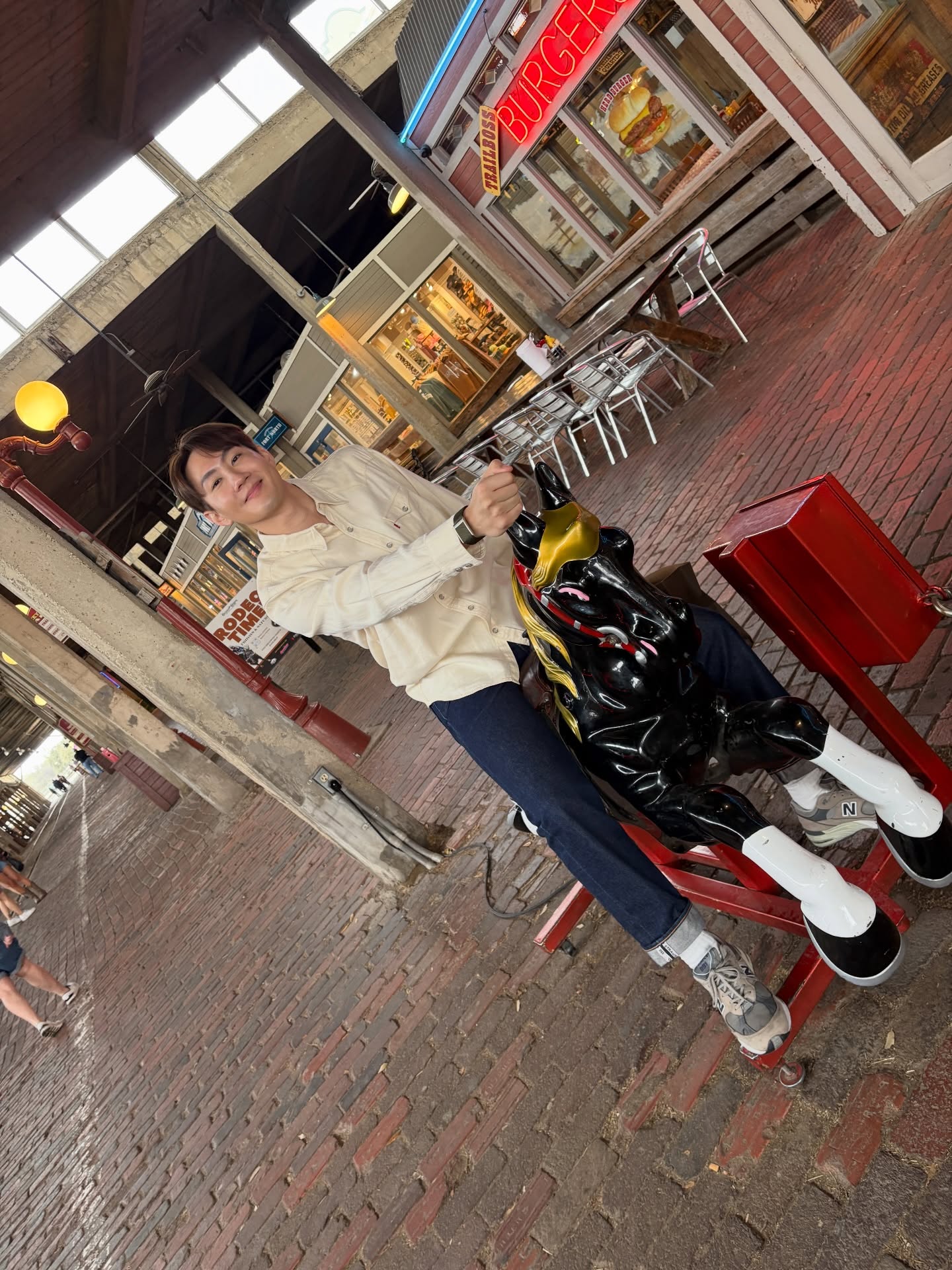 กัปตัน - ชลธร คงยิ่งยง