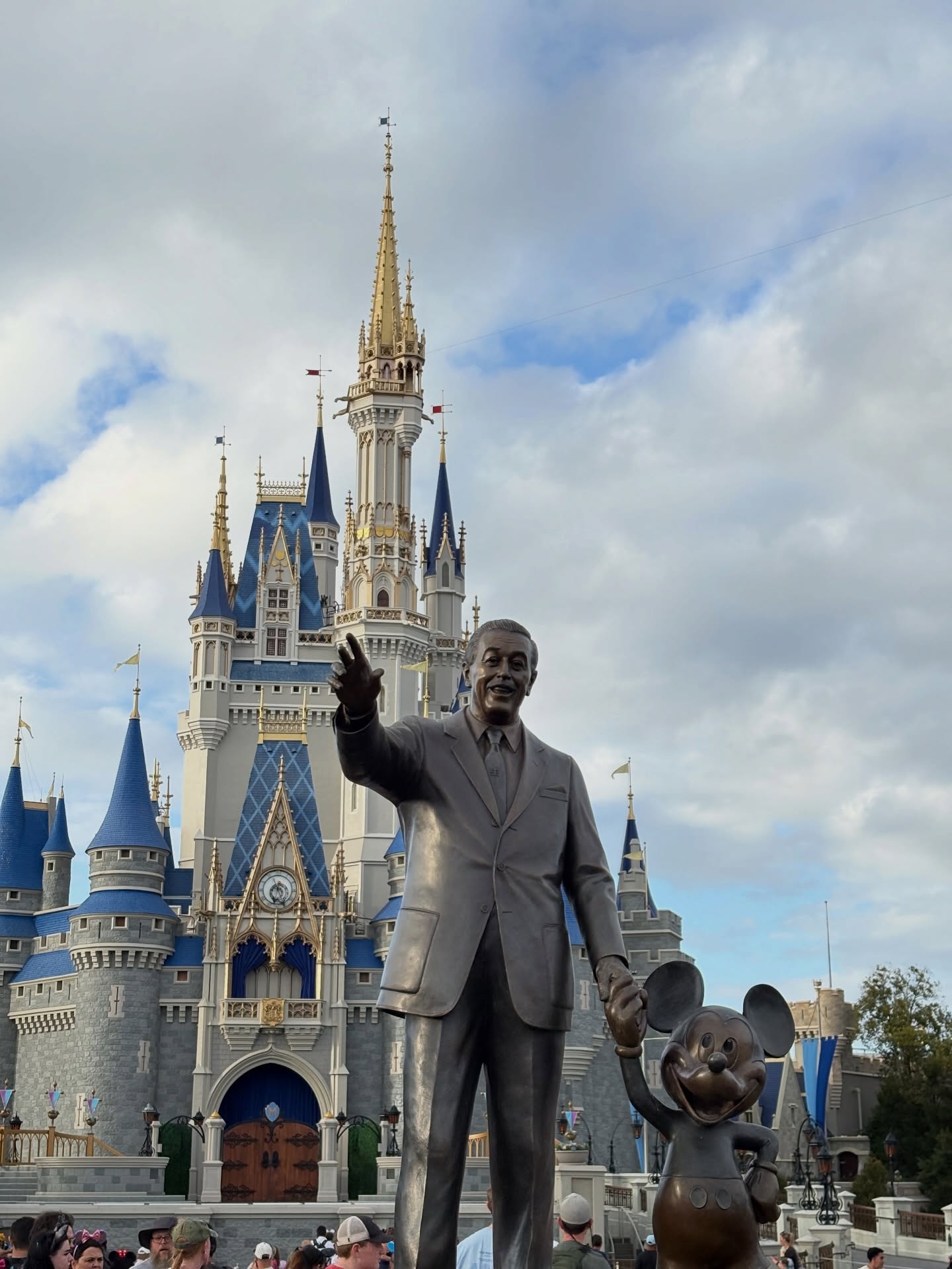 กัปตัน - ชลธร คงยิ่งยง