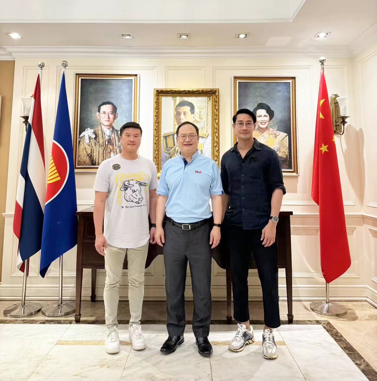 ป้อง - ณวัฒน์ กุลรัตนรักษ์