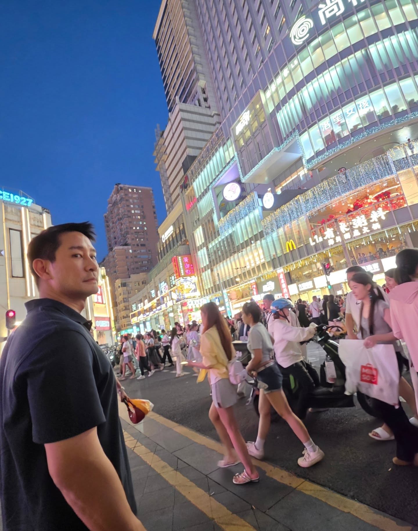 ป้อง - ณวัฒน์ กุลรัตนรักษ์