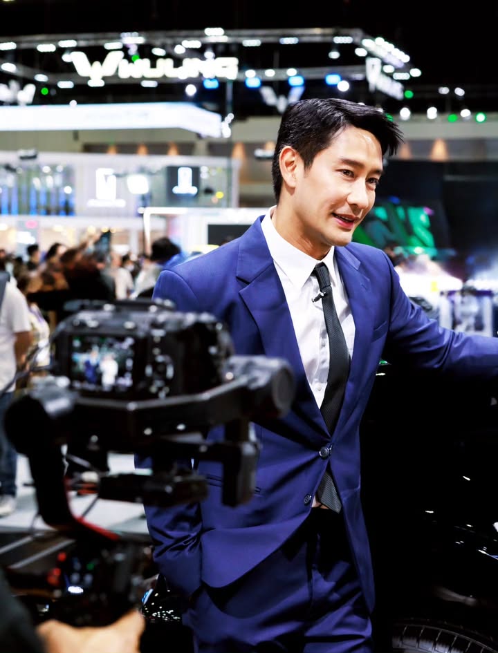 ป้อง - ณวัฒน์ กุลรัตนรักษ์