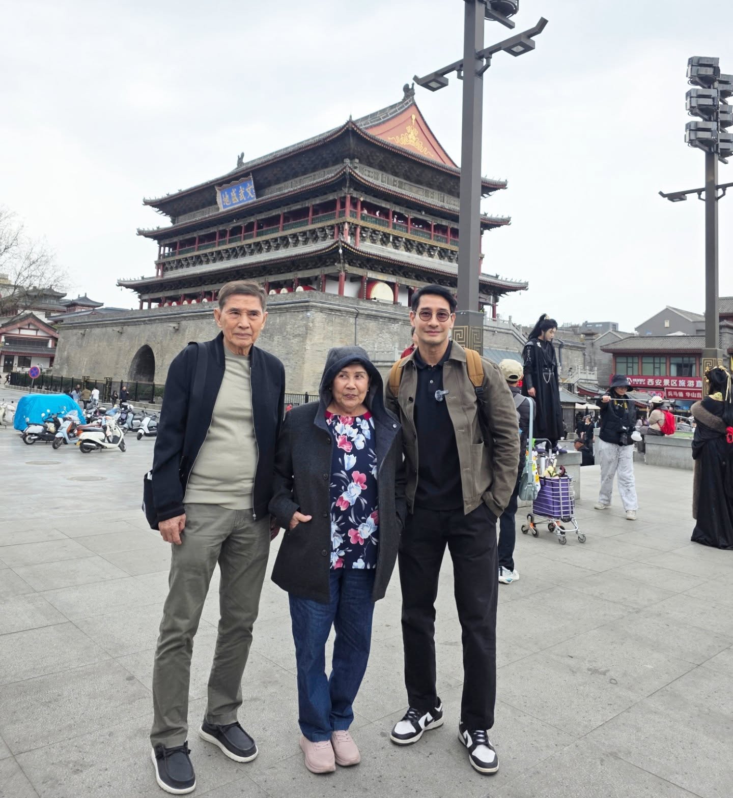 ป้อง - ณวัฒน์ กุลรัตนรักษ์