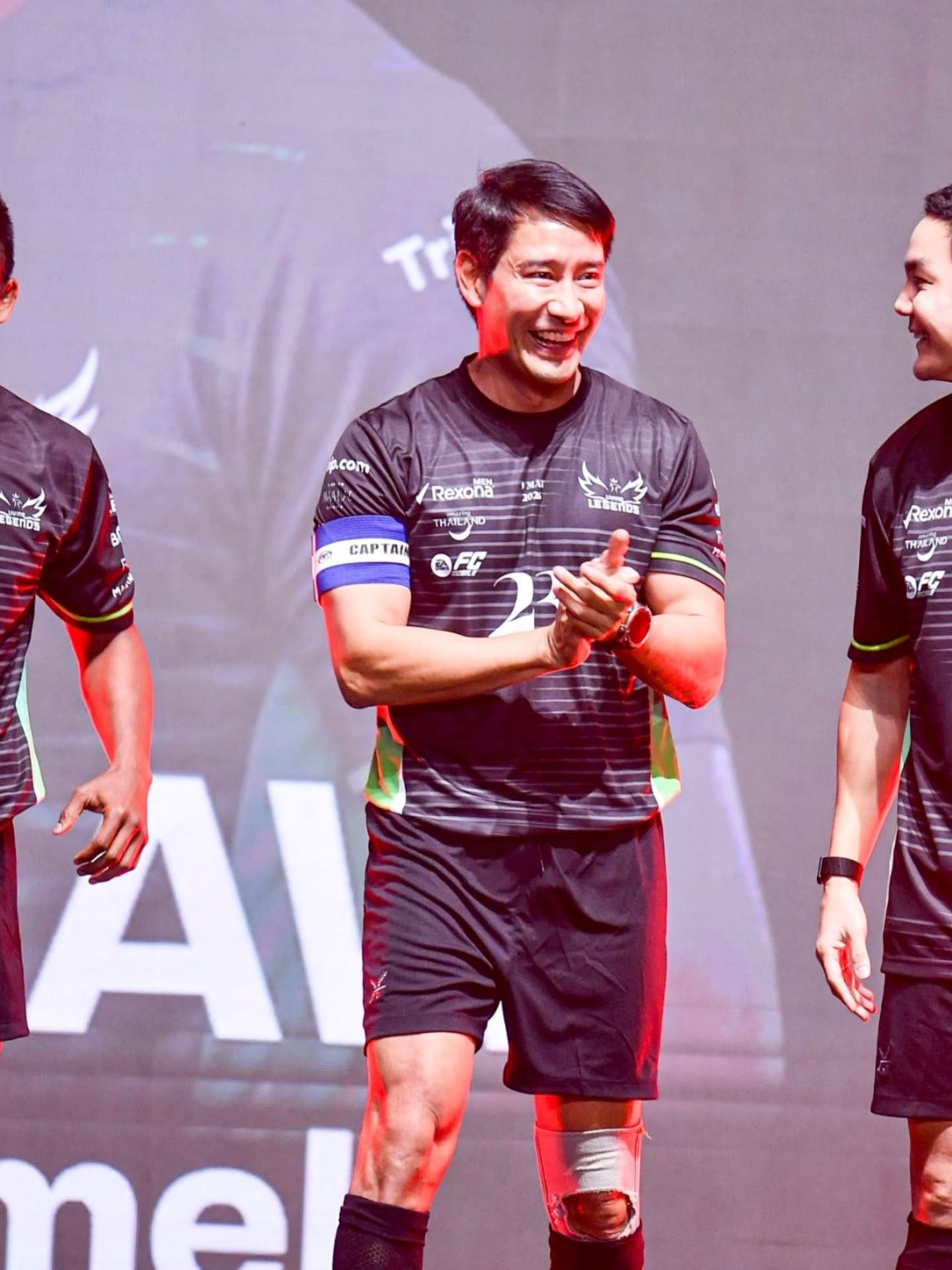 ป้อง - ณวัฒน์ กุลรัตนรักษ์