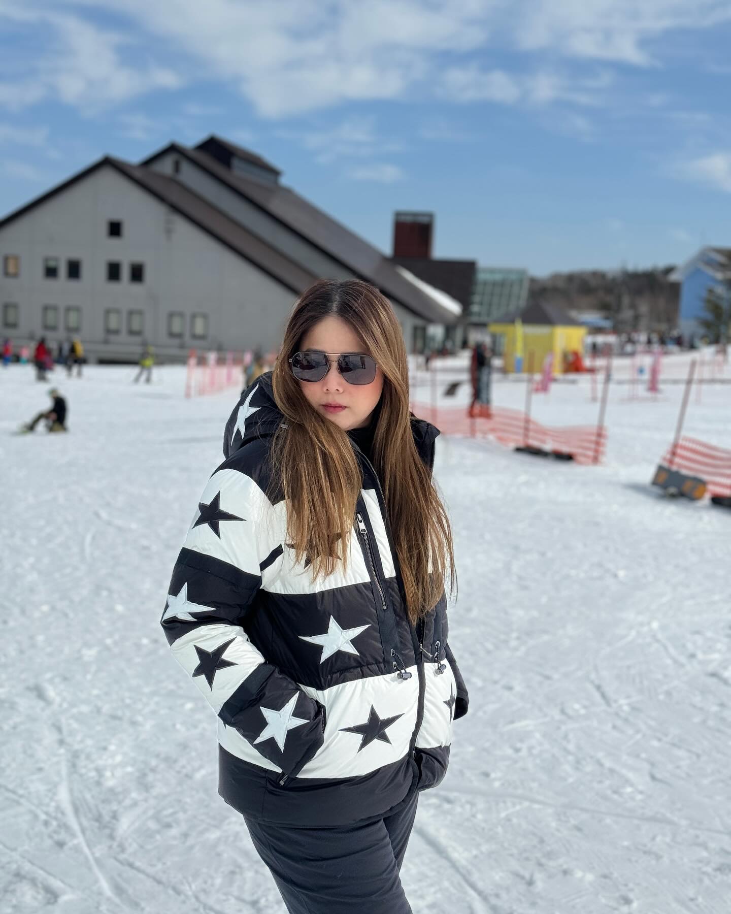 ติ๊ก - กัญญารัตน์ จิรรัชชกิจ