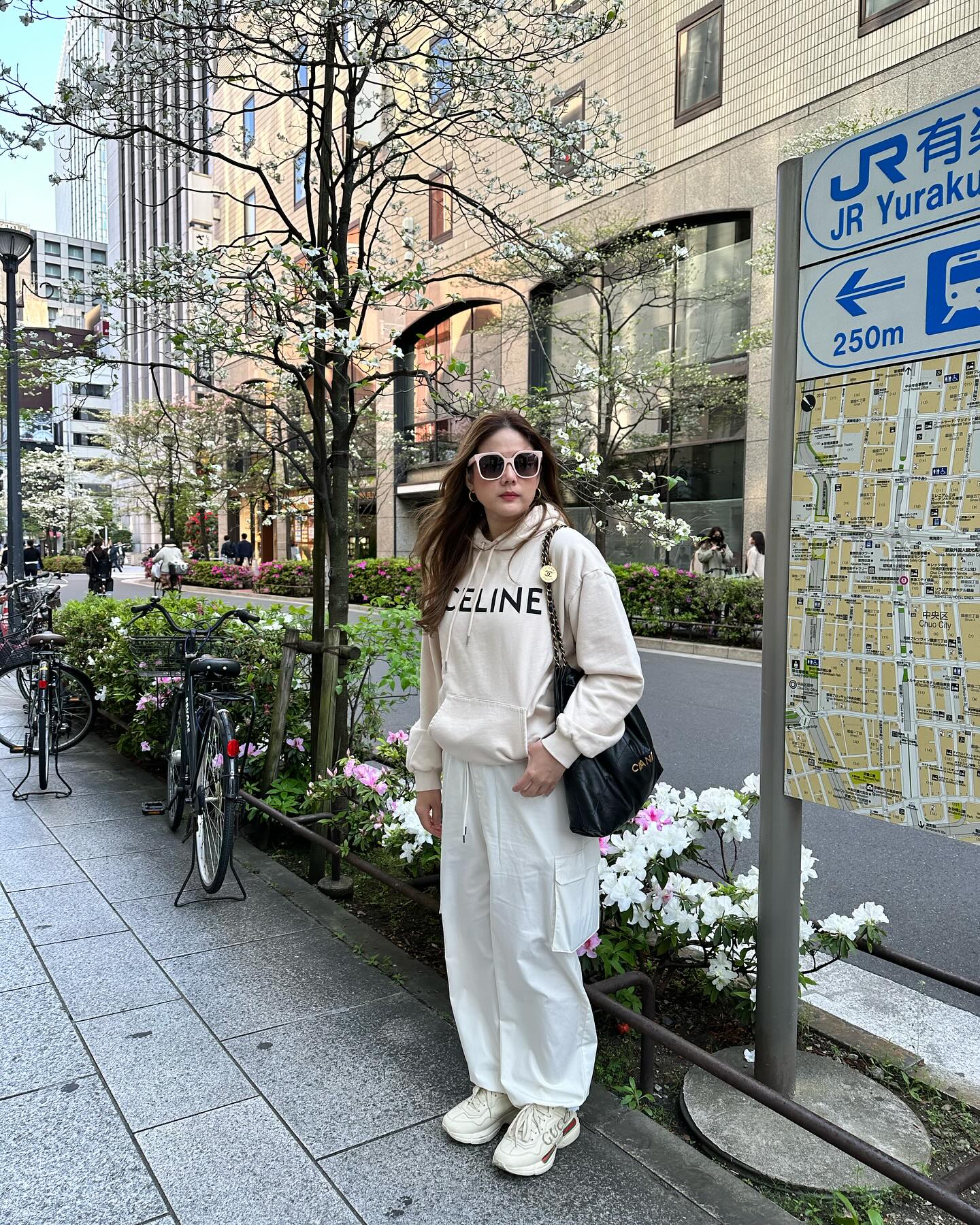 ติ๊ก - กัญญารัตน์ จิรรัชชกิจ