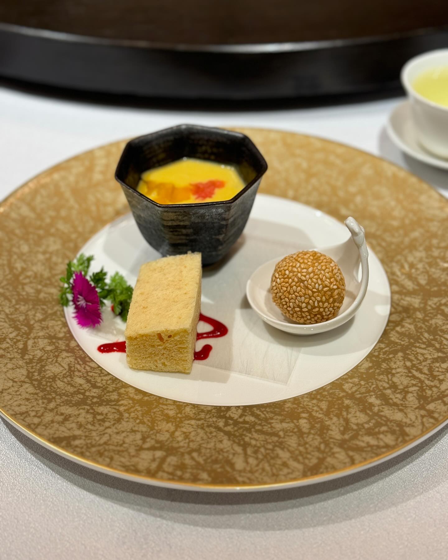 ติ๊ก - กัญญารัตน์ จิรรัชชกิจ