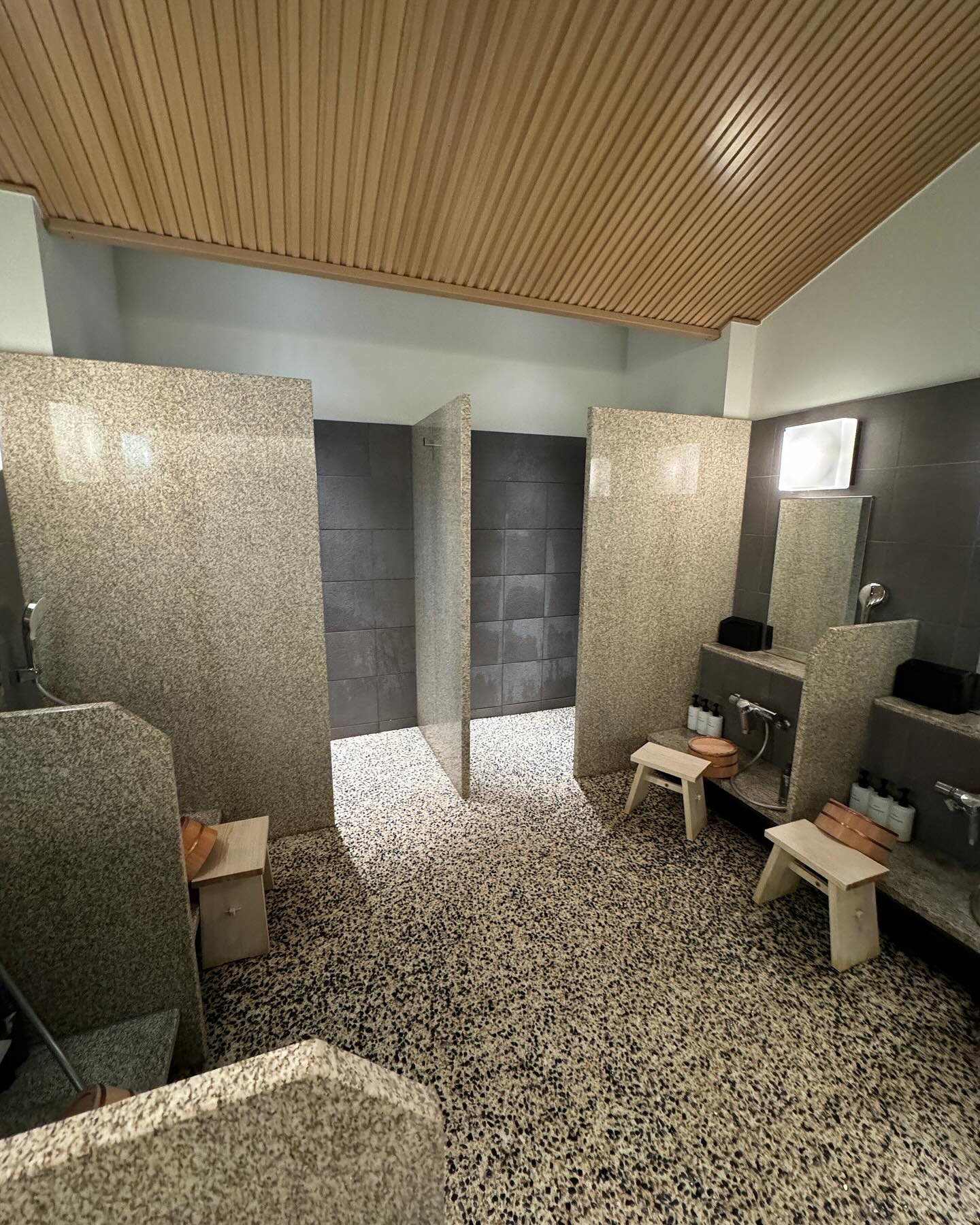 ติ๊ก - กัญญารัตน์ จิรรัชชกิจ